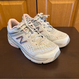 New Balance 847 v4 Women’s Light Gray and Soft Pink Walking Shoes
